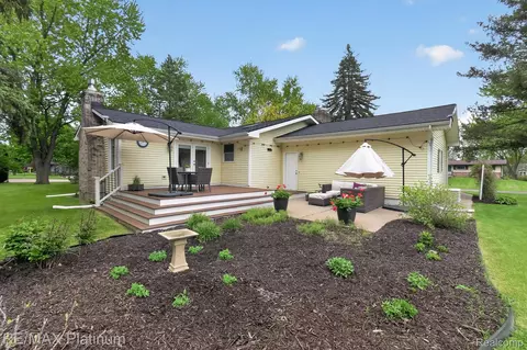 Exterior - 139 Edgemont Dr, Howell, MI 48855 photo 4 of 12