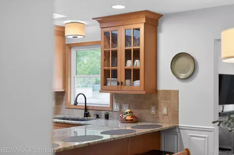 Kitchen - 139 Edgemont Dr, Howell, MI 48855 photo 3 of 5