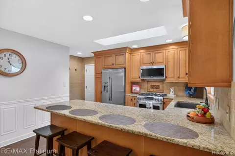 Kitchen - 139 Edgemont Dr, Howell, MI 48855 photo 5 of 5