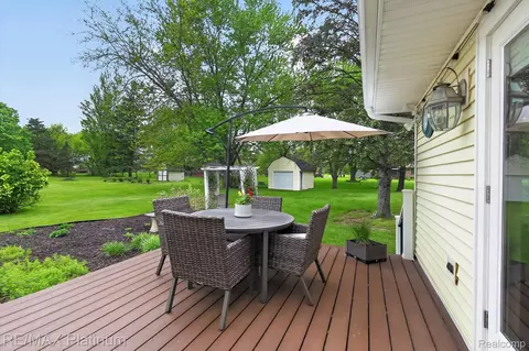 Exterior - 139 Edgemont Dr, Howell, MI 48855 photo 6 of 12