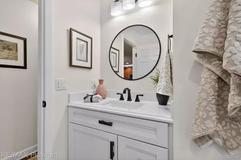 Bath - 139 Edgemont Dr, Howell, MI 48855 photo 6 of 7