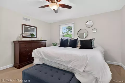Bedroom - 139 Edgemont Dr, Howell, MI 48855 photo 2 of 7