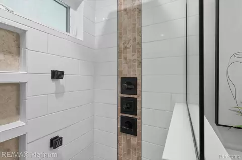Bath - 139 Edgemont Dr, Howell, MI 48855 photo 3 of 7