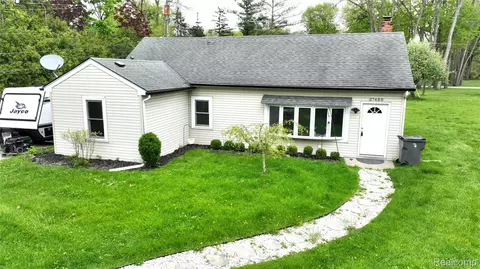 37480 Hayes Rd, Clinton Township, MI 48038