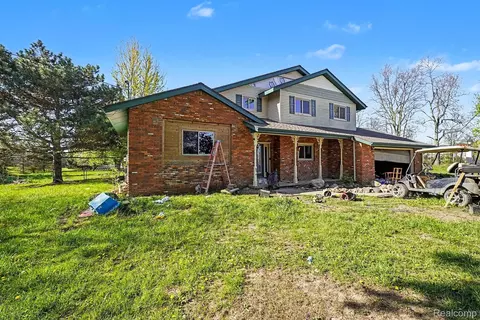 7255 Lahring Rd, Argentine, MI 48436