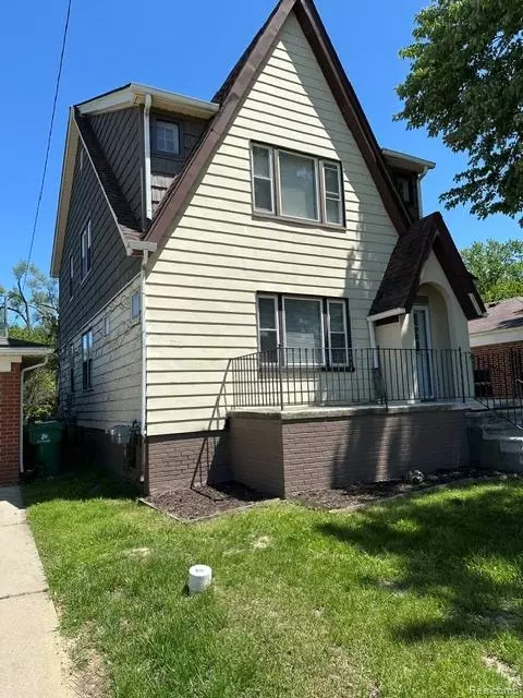 24320 Flower Ave, Eastpointe, MI 48021