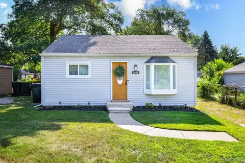 2559 Harrison Ave, Rochester Hills, MI 48307