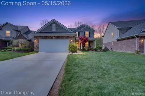28622 Oakmonte Cir W, Lyon, MI 48165