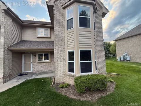 44393 Sunnyside Dr #38, Sterling Heights, MI 48313