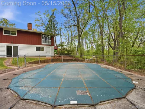 Exterior - 8645 Fieldcrest Dr, Green Oak, MI 48116 photo 4 of 9