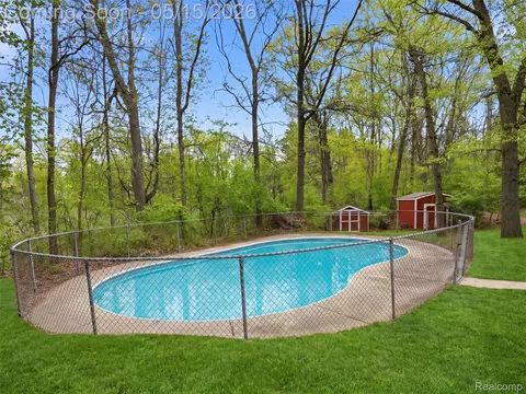 Exterior - 8645 Fieldcrest Dr, Green Oak, MI 48116 photo 2 of 9