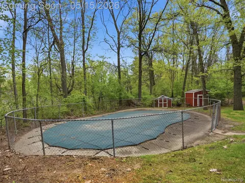 Exterior - 8645 Fieldcrest Dr, Green Oak, MI 48116 photo 3 of 9