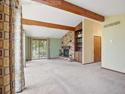 Living - 8645 Fieldcrest Dr, Green Oak, MI 48116 photo 2 of 6