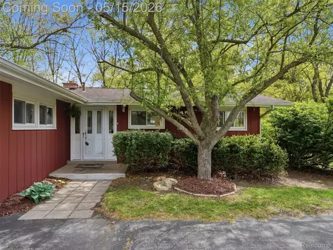 Exterior - 8645 Fieldcrest Dr, Green Oak, MI 48116 photo 1 of 9