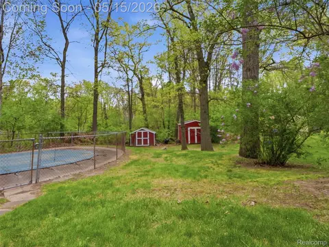 Exterior - 8645 Fieldcrest Dr, Green Oak, MI 48116 photo 6 of 9