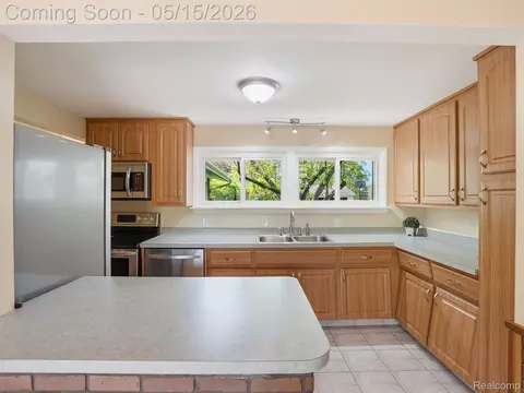Kitchen - 8645 Fieldcrest Dr, Green Oak, MI 48116 photo 1 of 4