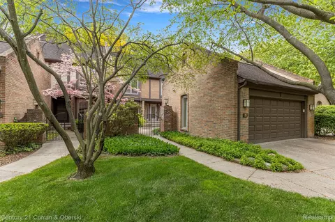 5 Timberlane Ct, Dearborn, MI 48126
