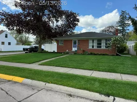 220 S Marias Ave, Clawson, MI 48017