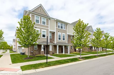 189 Monument Ln, Wixom, MI 48393