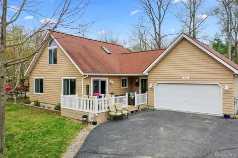 302 Robin Hood St, Markey, MI 48653