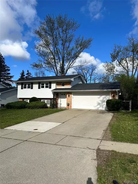 728 Jamestown Rd, Auburn Hills, MI 48326