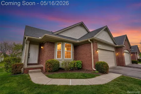 6397 Club Ct W #33, Grand Blanc, MI 48439