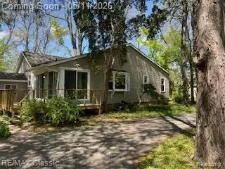 2534 Edgemere St, Commerce, MI 48382