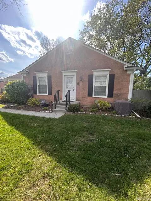 1466 Knights Ridge Ct, Rochester Hills, MI 48306