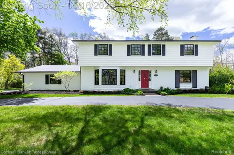 605 Apple Hill Ln, Rochester Hills, MI 48306