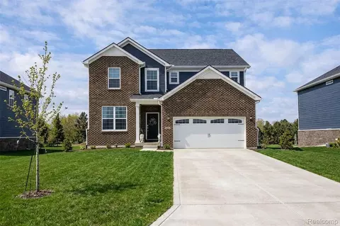 2882 Trillium Hills Dr, Commerce, MI 48382