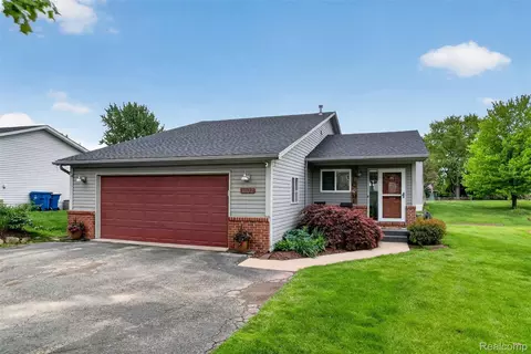 1102 Erskine Way, Waterford, MI 48328