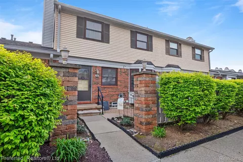 1921 Vine Way Dr #36, Canton, MI 48188