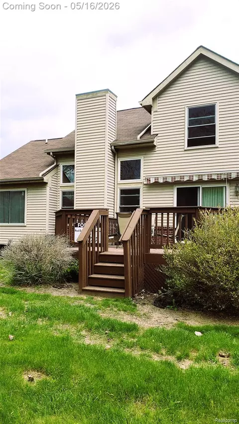 6196 Crystal Lake Dr, Romulus, MI 48174 photo 3