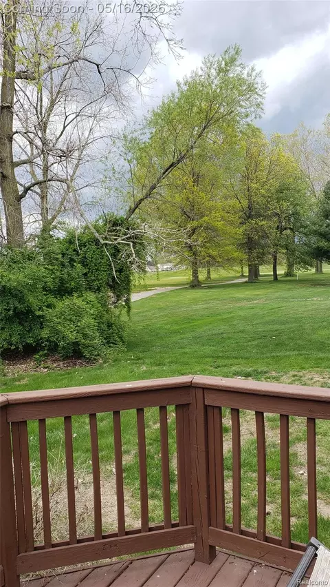 6196 Crystal Lake Dr, Romulus, MI 48174 photo 2