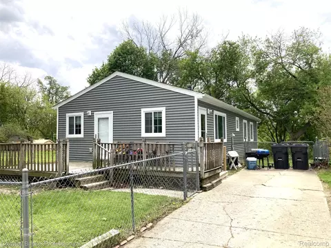 63 Parkdale Ave, Pontiac, MI 48340