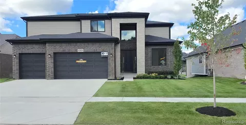 50147 Mustang Dr, Macomb, MI 48042