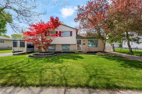 327 Tecumseh St, Clawson, MI 48017