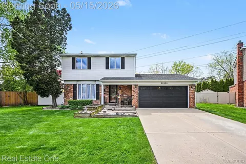 22098 Hillcrest Ct, Woodhaven, MI 48183
