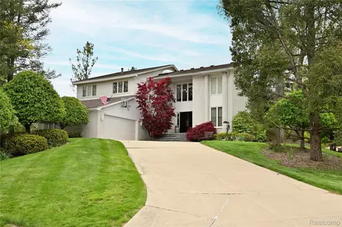 3202 Shadydale Ct, West Bloomfield, MI 48323