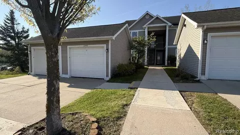 1245 Heatherwood Ln, Ann Arbor, MI 48108