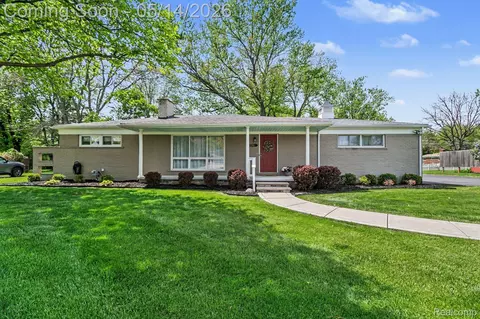 27991 Green Willow St, Farmington Hills, MI 48331