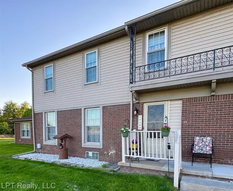 28382 Brookfield Ct, Brownstown, MI 48183