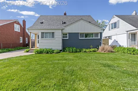20704 Lancaster St, Harper Woods, MI 48225