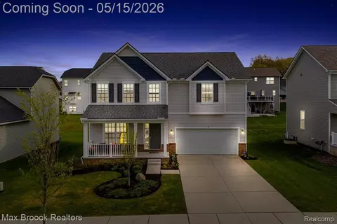 8401 Sharon Dr, White Lake, MI 48386