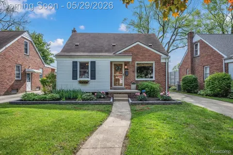 2934 N Altadena Ave, Royal Oak, MI 48073