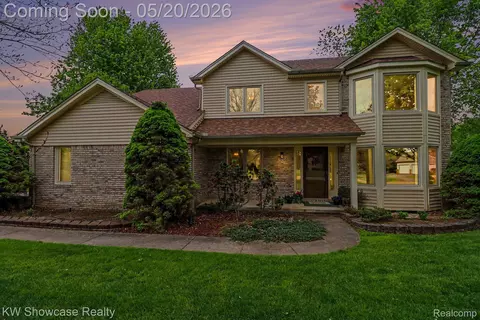 10100 Abrams Frk, Brighton, MI 48114