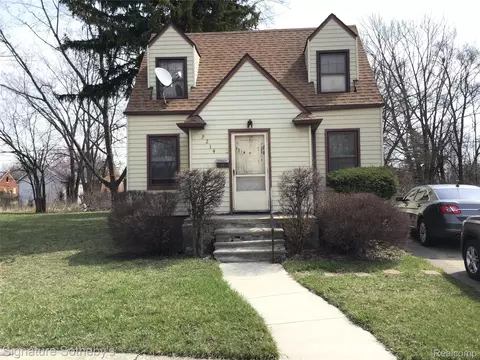 9214 Hayes St, Detroit, MI 48213