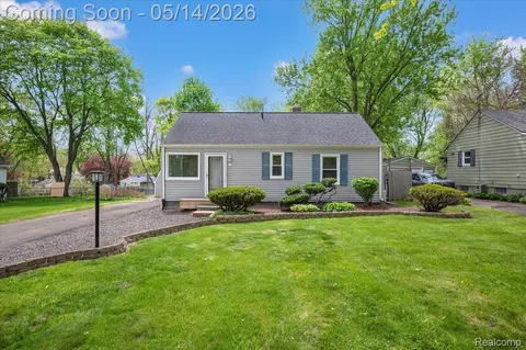 134 Glanworth St, Orion, MI 48362