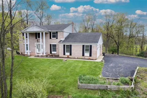 2235 Stonewall Dr, Brandon, MI 48462