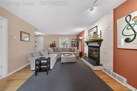 Living - 3560 Beach Rd, Troy, MI 48084 photo 1 of 4